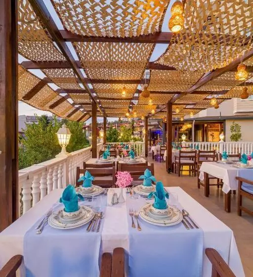 ホテル Justiniano Deluxe Resort