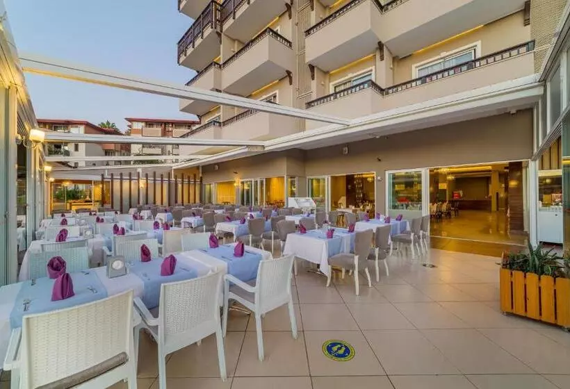 ホテル Justiniano Deluxe Resort