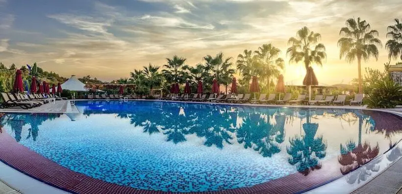 ホテル Justiniano Deluxe Resort