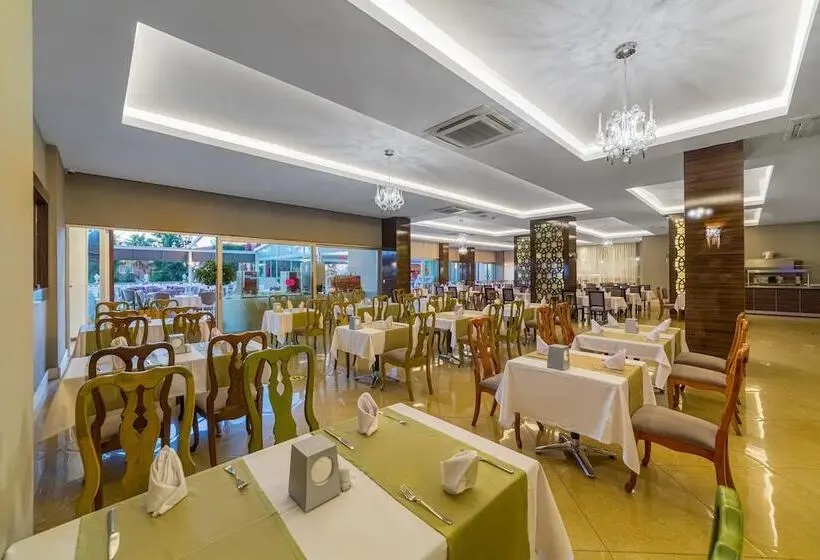 ホテル Justiniano Deluxe Resort