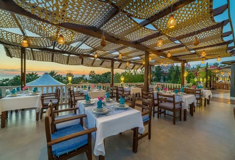ホテル Justiniano Deluxe Resort