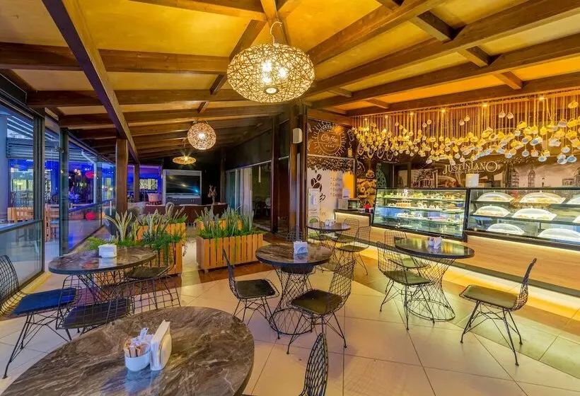ホテル Justiniano Deluxe Resort