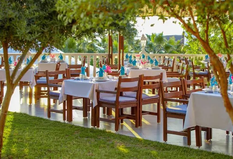 ホテル Justiniano Deluxe Resort