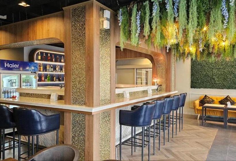 Montree Phuket Hotel, Sha Extra Plus