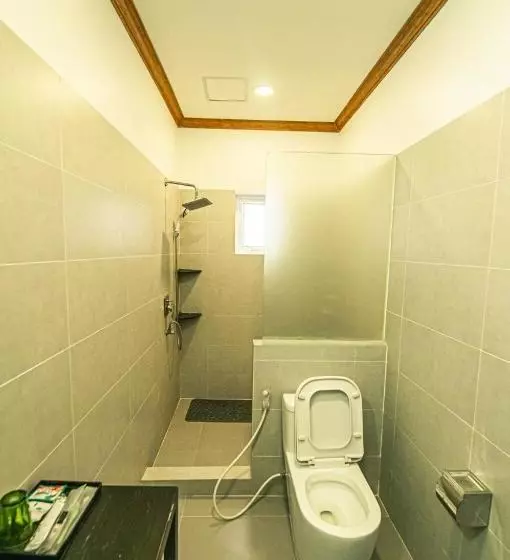 هتل New Paris and Restaurant