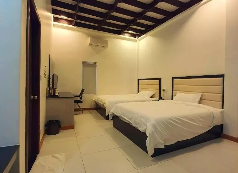 هتل New Paris and Restaurant