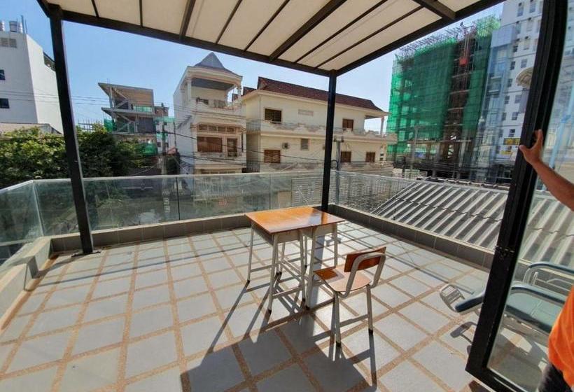 酒店 New Paris and Restaurant