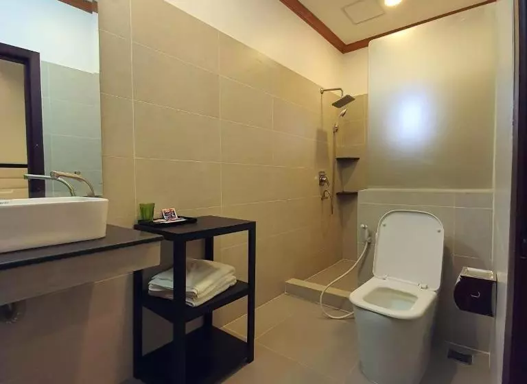 هتل New Paris and Restaurant