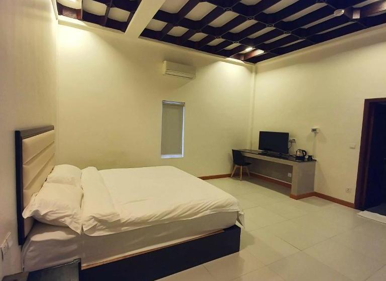 酒店 New Paris and Restaurant