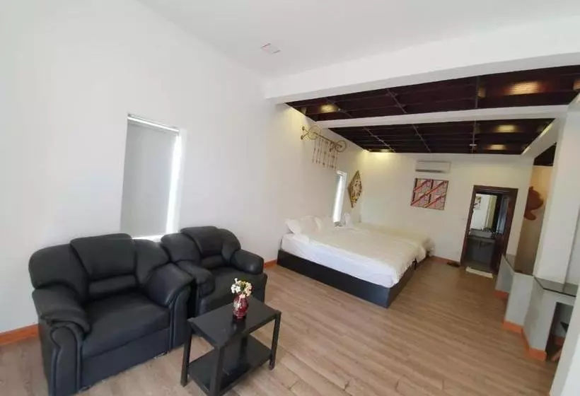 هتل New Paris and Restaurant