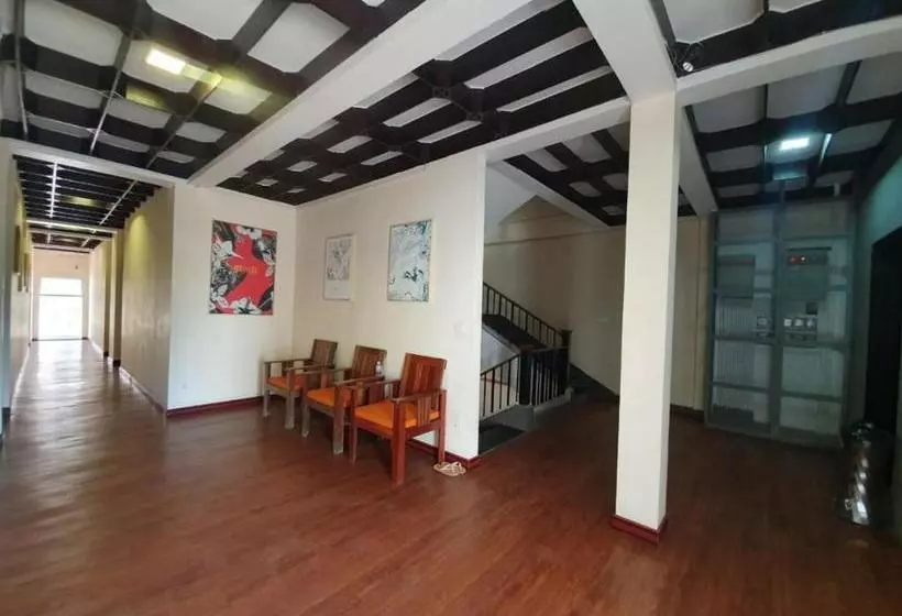 هتل New Paris and Restaurant