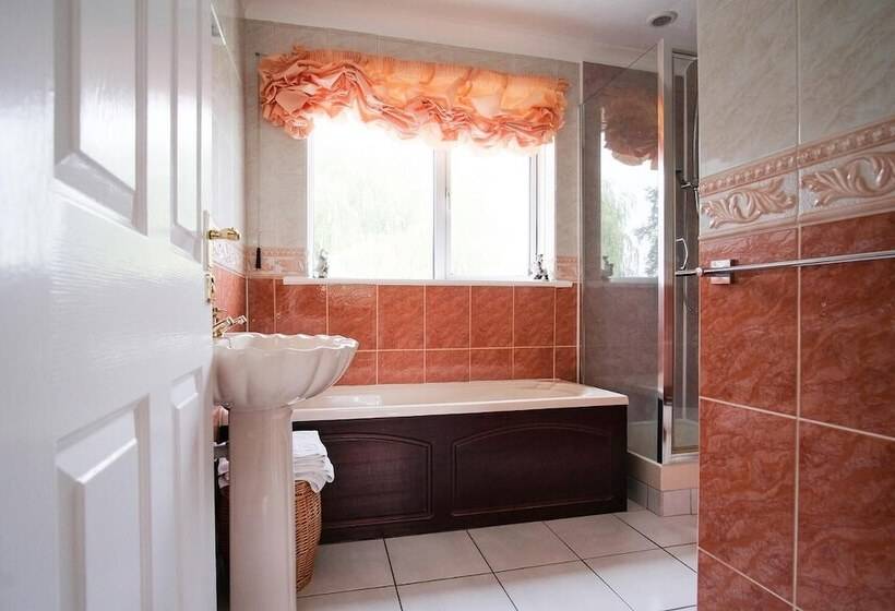 فندق Willowbrook Riding Centre