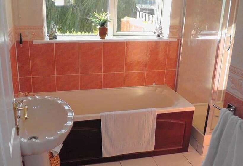 فندق Willowbrook Riding Centre