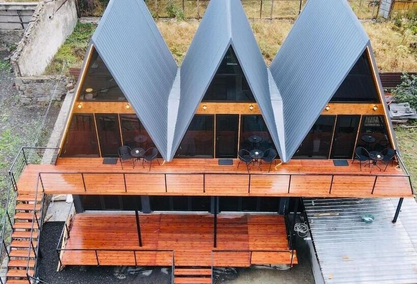 هتل Pyramid Kazbegi