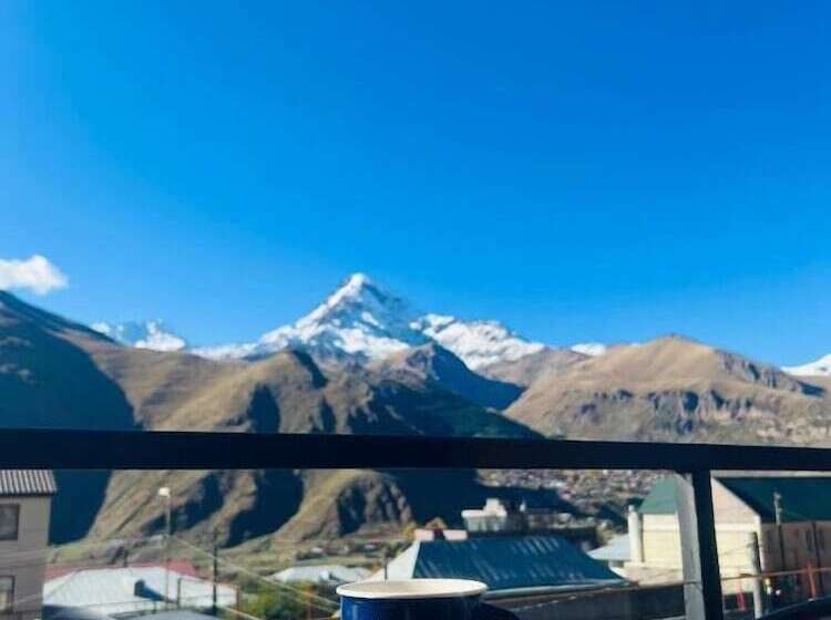 هتل Pyramid Kazbegi