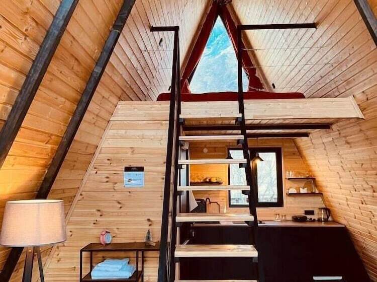 هتل Pyramid Kazbegi