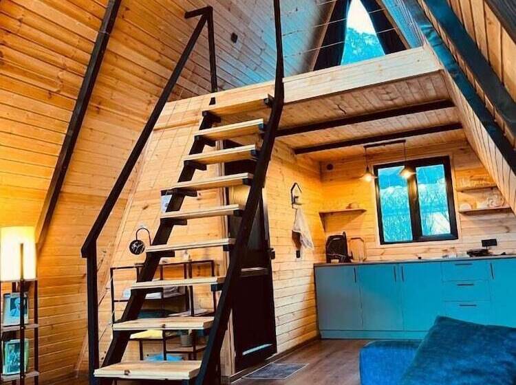 هتل Pyramid Kazbegi