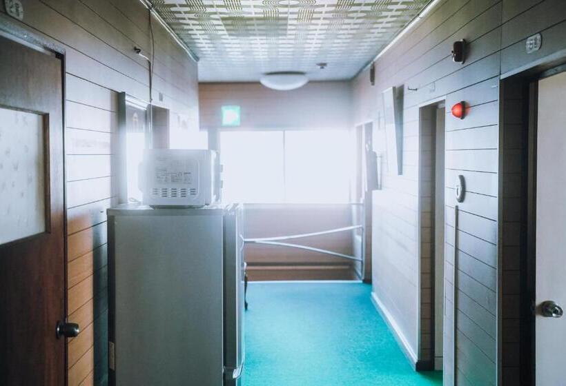 بنسيون ゲストハウス&カフェバー エストアール