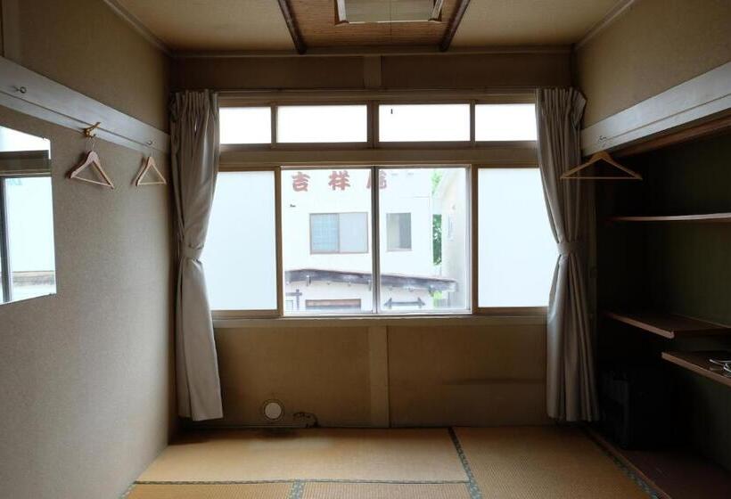 بنسيون ゲストハウス&カフェバー エストアール