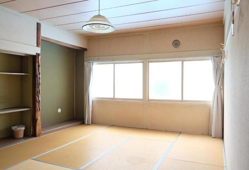 بنسيون ゲストハウス&カフェバー エストアール