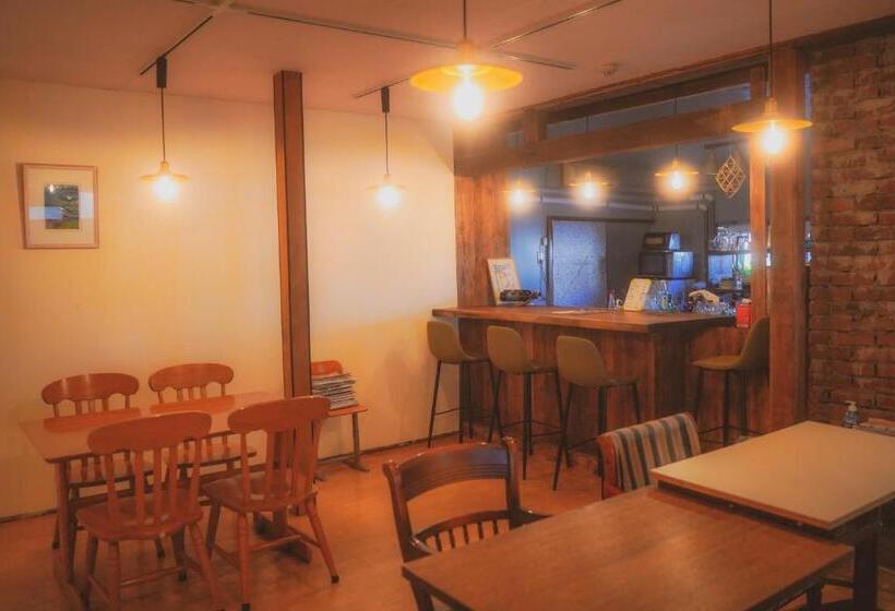 بنسيون ゲストハウス&カフェバー エストアール