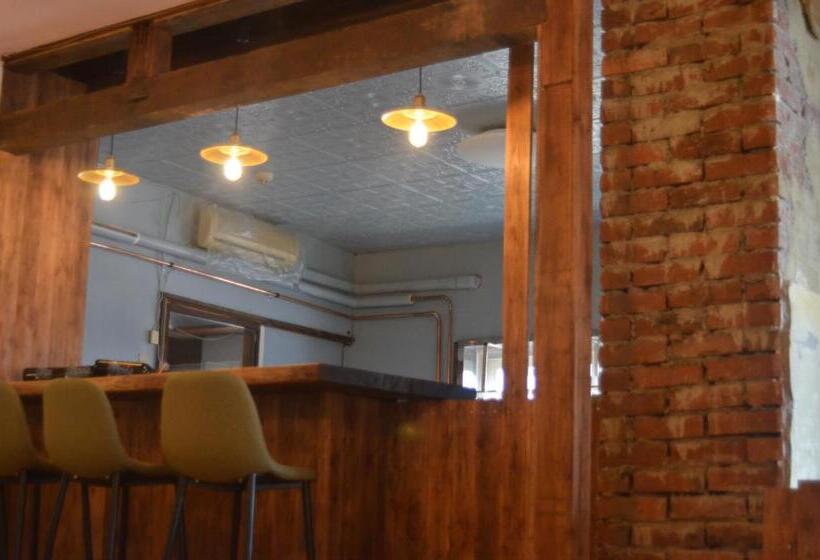 بنسيون ゲストハウス&カフェバー エストアール