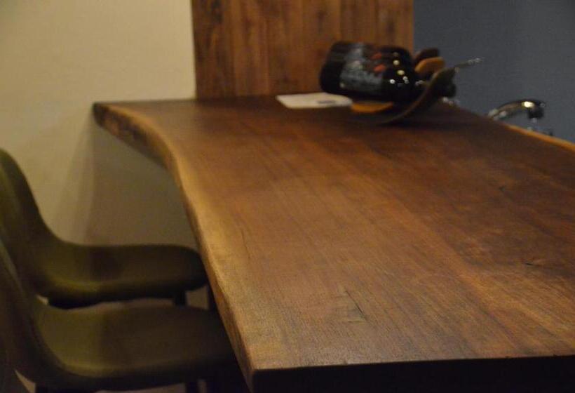 بنسيون ゲストハウス&カフェバー エストアール