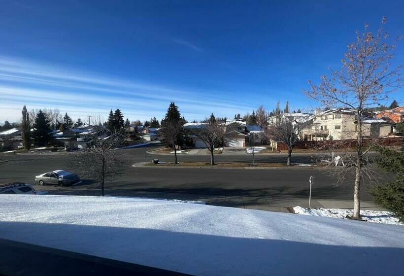 פנסיון Calgary Hawkwood Service Resident