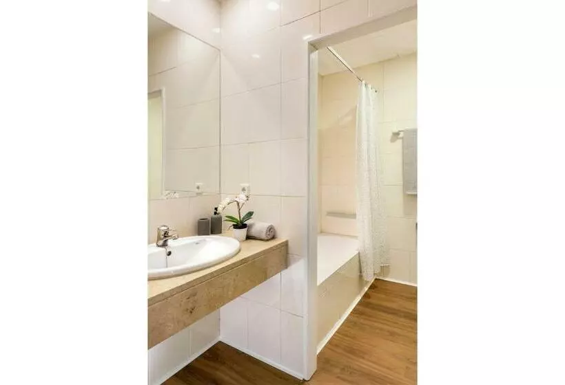 Retkeilymaja Micampus Armendariz Student Residence