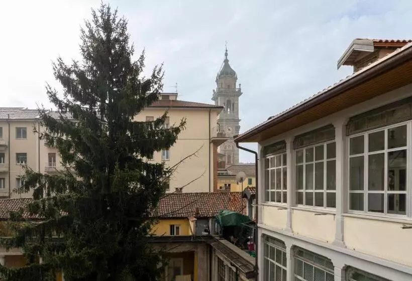 پانسیون Varese Suites