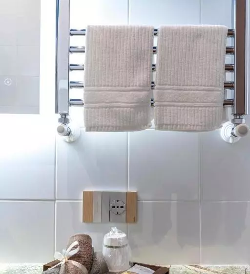 پانسیون Varese Suites