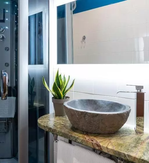 پانسیون Varese Suites