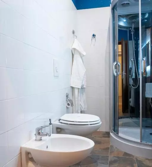 پانسیون Varese Suites