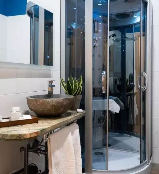 پانسیون Varese Suites