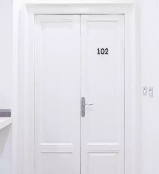 پانسیون Varese Suites