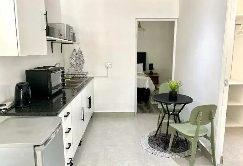 ペンション Angazi Guesthouse Unit 3   Modern 2 Bedroom Apartment With Pool
