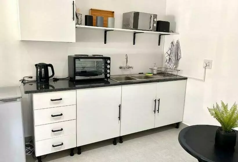 ペンション Angazi Guesthouse Unit 3   Modern 2 Bedroom Apartment With Pool