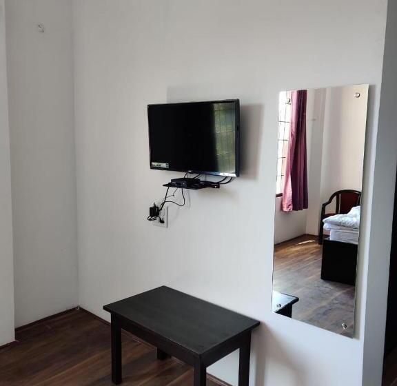 פנסיון Pinewood Guesthouse