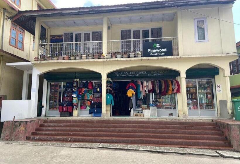 פנסיון Pinewood Guesthouse