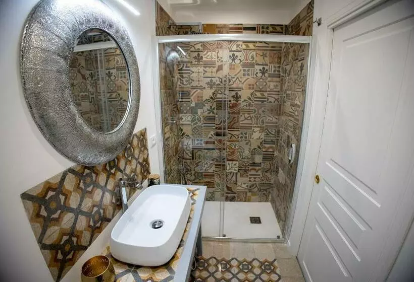 تختخواب و صبحانه Petrarca Suite