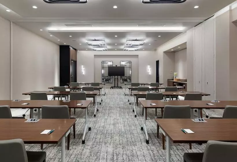 هتل Element Reno Experience District