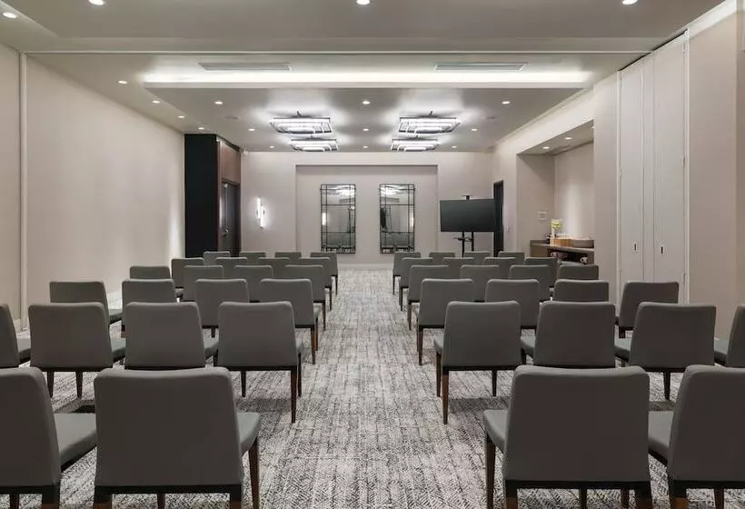 هتل Element Reno Experience District