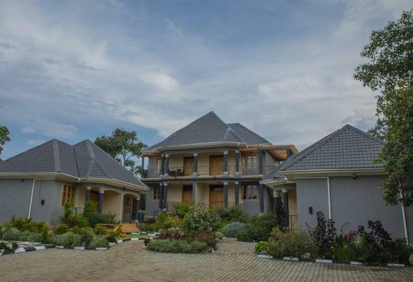 هتل Rwenzori Sports Resort