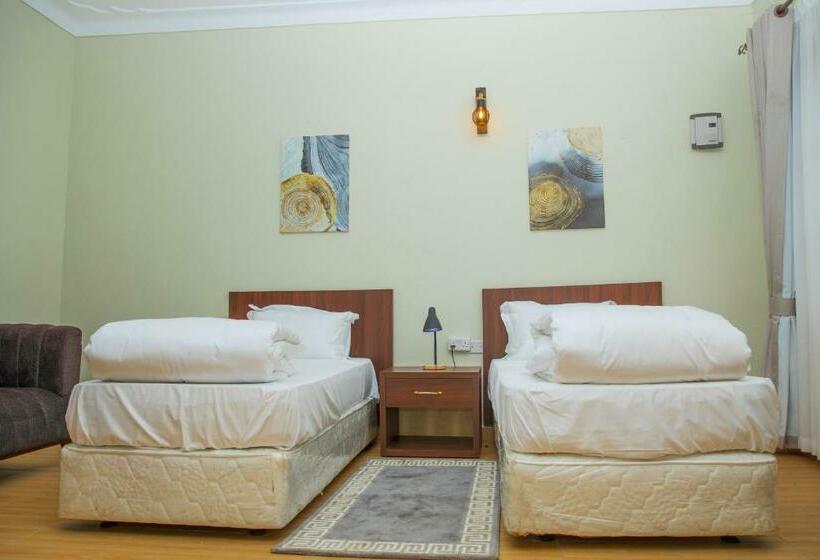 هتل Rwenzori Sports Resort