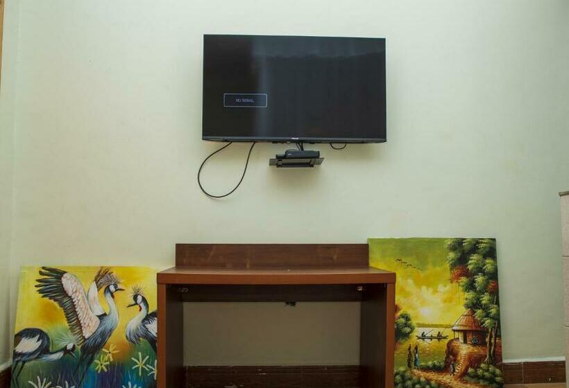 هتل Rwenzori Sports Resort