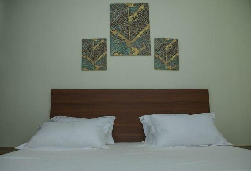 هتل Rwenzori Sports Resort