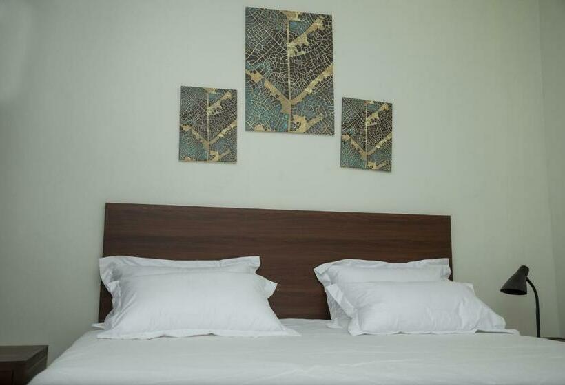 هتل Rwenzori Sports Resort