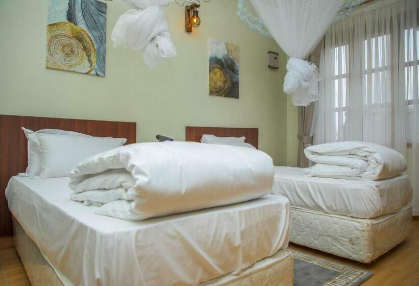 هتل Rwenzori Sports Resort