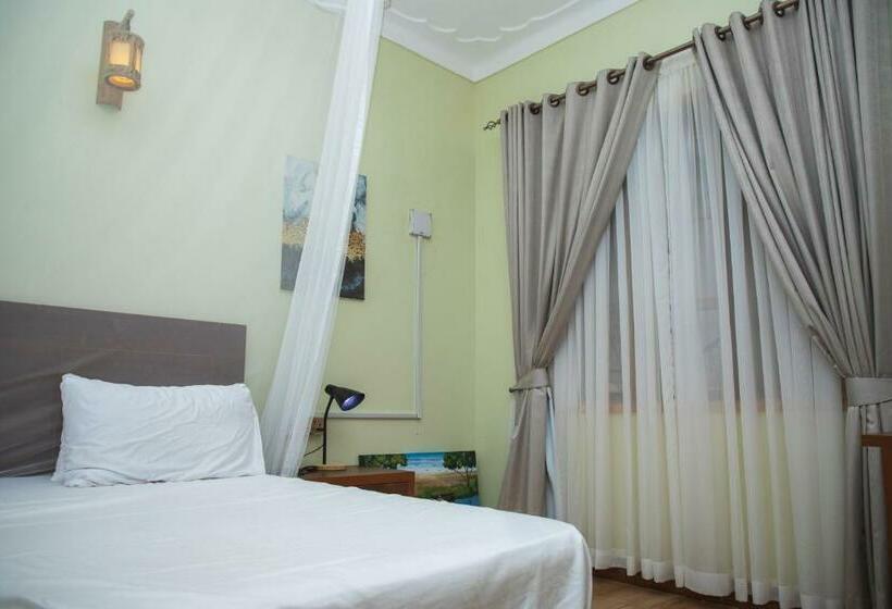 هتل Rwenzori Sports Resort