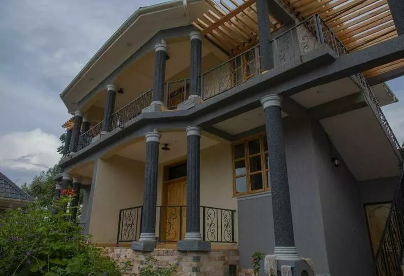هتل Rwenzori Sports Resort